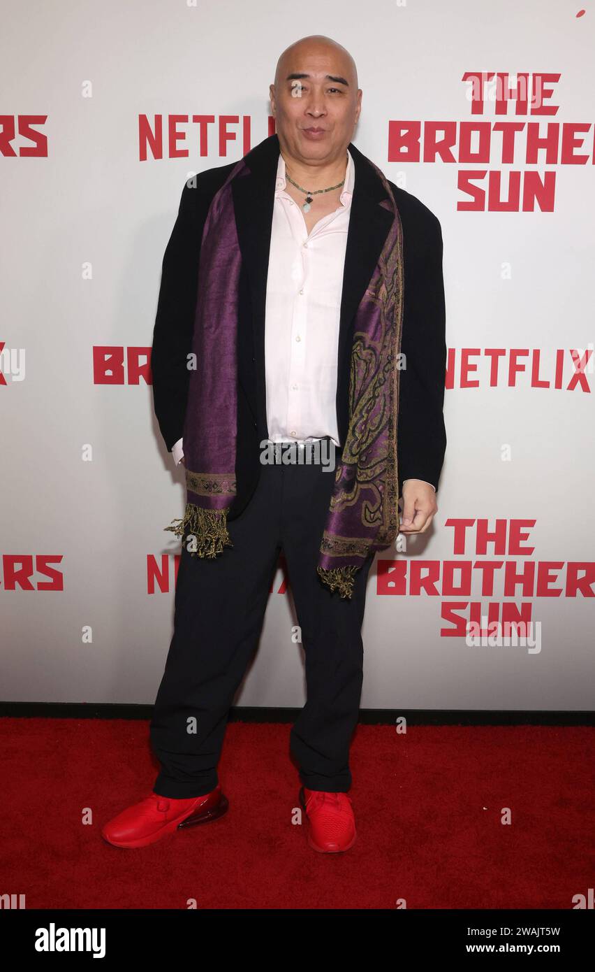 LOS ANGELES, KALIFORNIEN - 4. JANUAR: Ron Yuan bei der Netflix Premiere der Brothers Sun im Netflix Tudum Theater in Los Angeles, Kalifornien am 4. Januar 2024. Copyright: XFayexSadoux Stockfoto