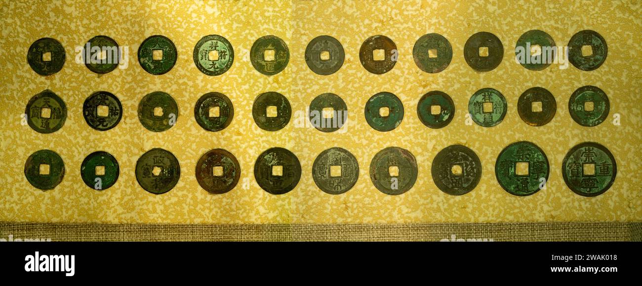Eine Münzserie aus der Nördlichen Song-Dynastie (960–1127). Tongzhou Museum im Bezirk Tongzhou, Peking, China. Stockfoto