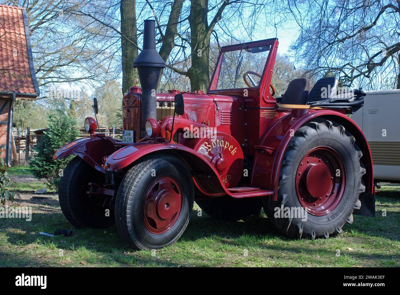 28.04.2013 Ursus C-45 Deutschland/Sachsen Anhalt/Altmark/Altmarkkreis Salzwedel/Hohengrieben/Oldtimertreffen/Traktor Ursus C-45/Lizenzbau Lanz Bulldog D9506/Umbau zur Zugmaschine für Strasse/ Nutzung nur redaktionell *** 28 04 2013 Ursus C 45 Deutschland Sachsen Anhalt Altmark Altmarkkreis Salzwedel Hohengrieben Oldtimertreffen Traktor Ursus C 45 Lizenzbau Lanz Bulldog D9506 Umbau auf Traktor nur für den Straßenverkehr Editorial Stockfoto