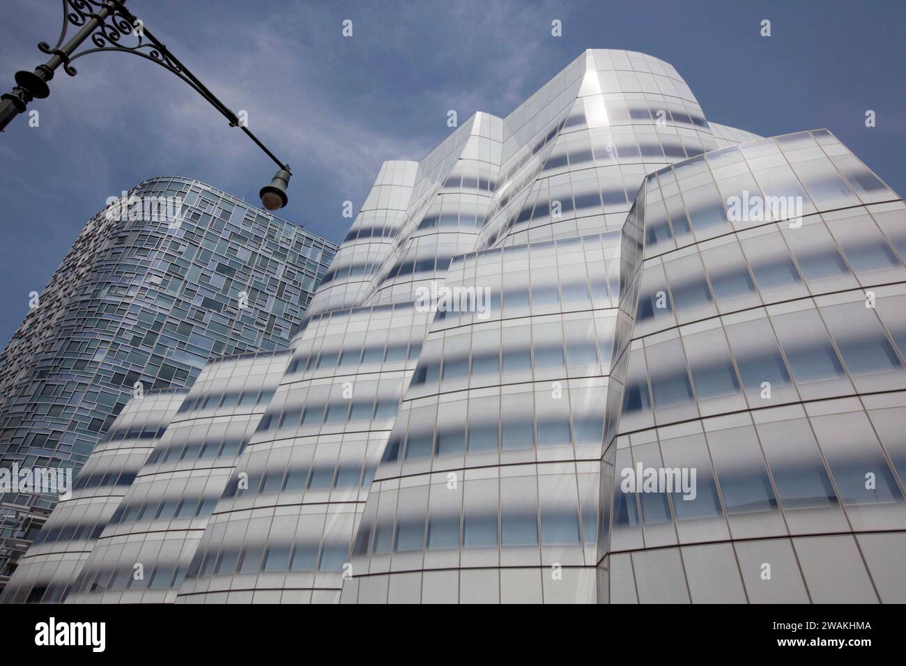 Office headquarters gehry new york -Fotos und -Bildmaterial in hoher ...