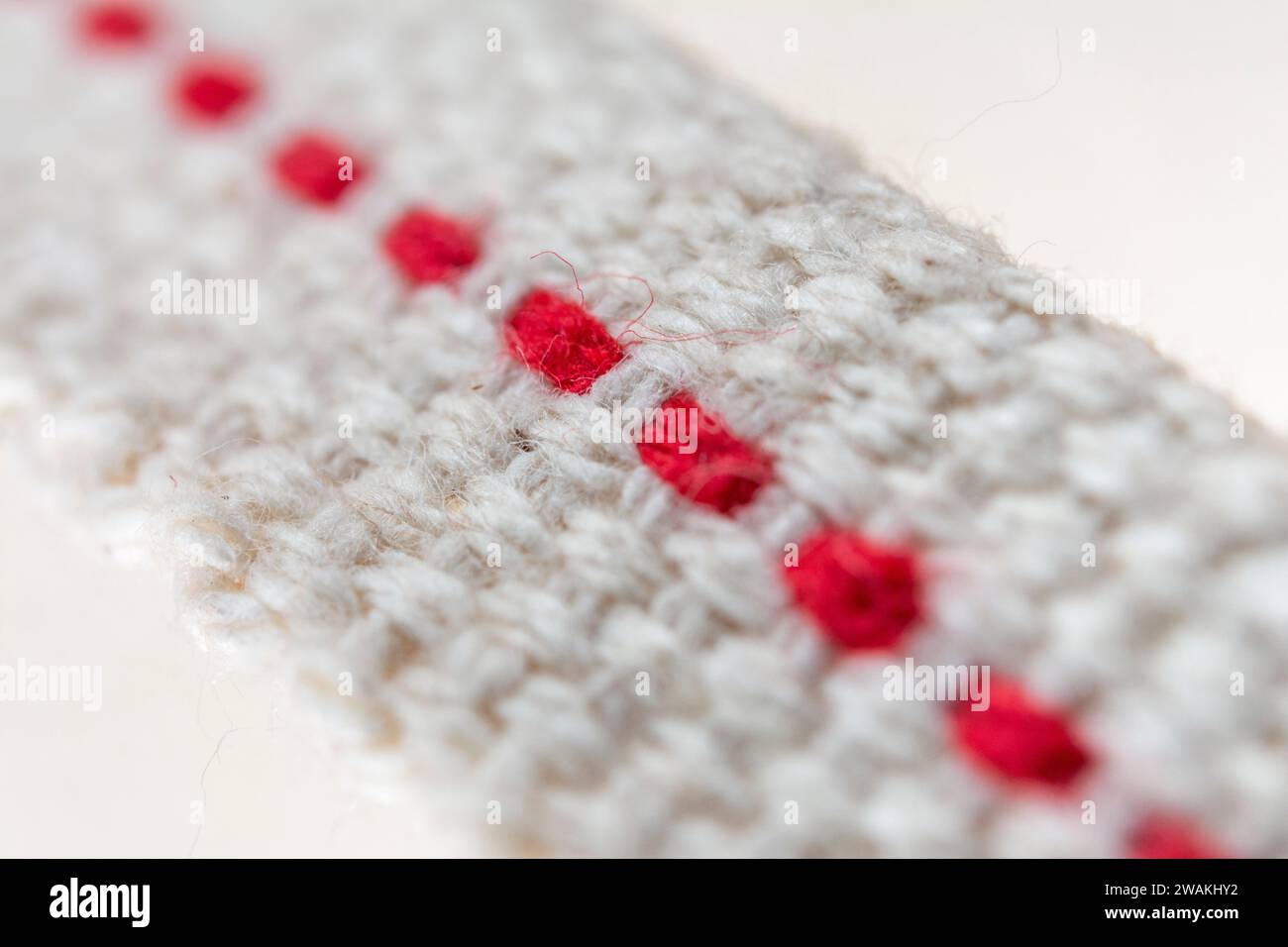 Nahaufnahme Streifen des flachen Baumwolllampendochs, bereit für Notbeleuchtung, wenn der Strom abgeschaltet wird. Für die Vorbereitung, die Vorbereitung, die alten Formen der Beleuchtung. Stockfoto
