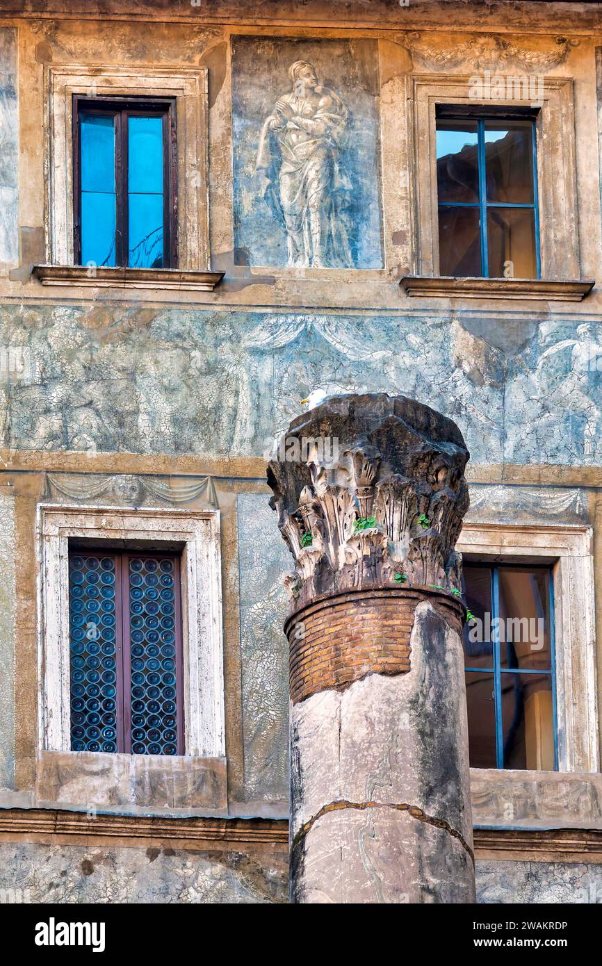Fassade des historischen Palazzo Massimo auf der Piazza dei Massimi, Rom, Italien Stockfoto