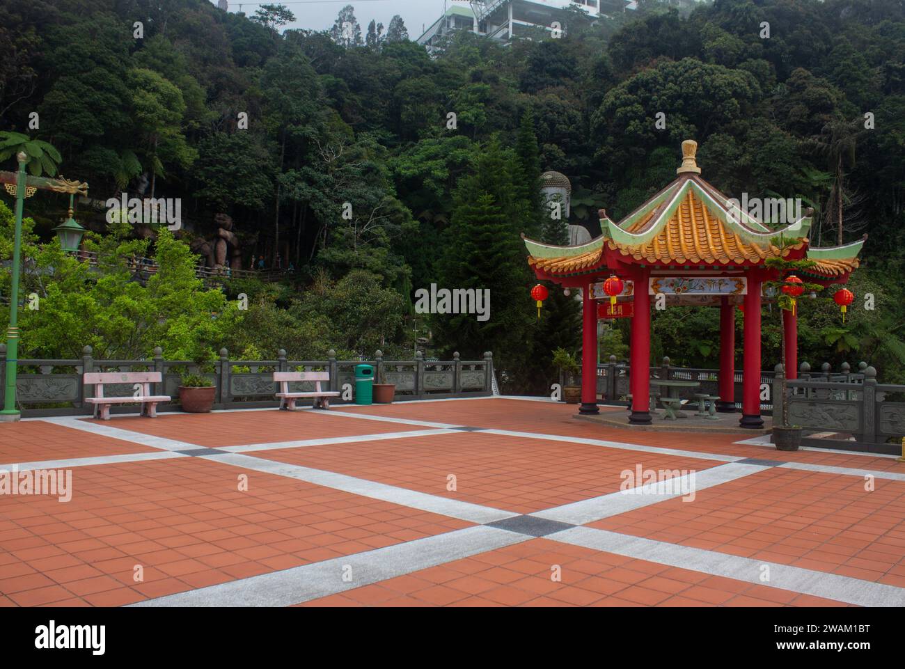Genting Highlands, Pahang, Malaysia - 1. November 2023: Der riesige Komplex des Chin Swee Caves Temple in Genting Highlands, Pahang, Malaysia. Stockfoto