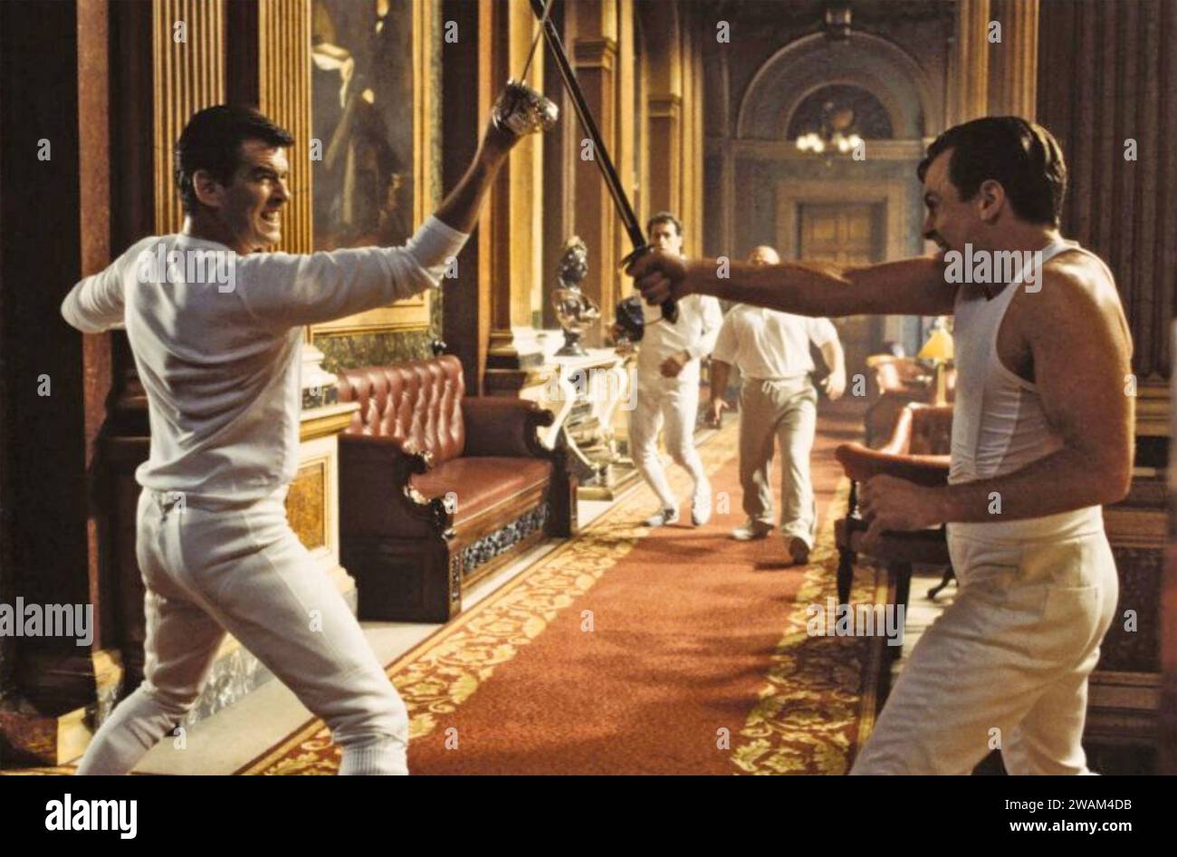 DER 20th Century Fox-Film 2002 mit Pierce Brosnan links als James Bond und Toby Stephens als Graves Stockfoto