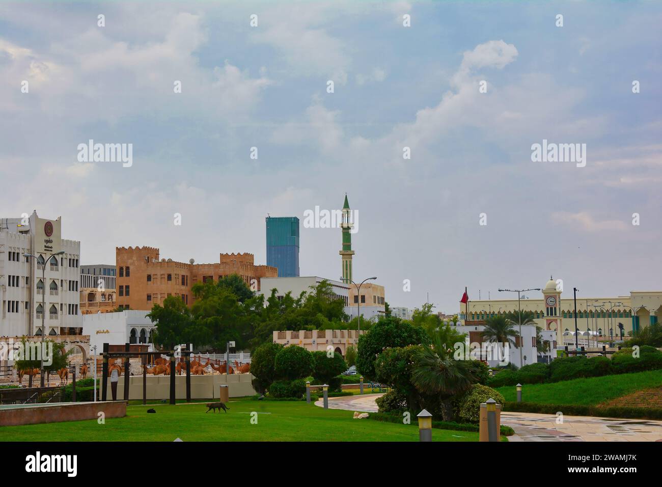 Katar, die Skyline von Doha und der Moscheeturm Stockfoto