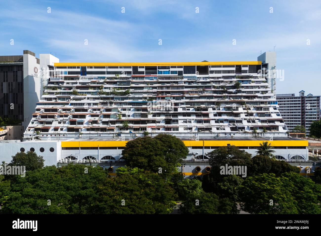 Golden Mile Complex, Luftbild entlang der South Beach Road, Kallang Riverside, mit Golden Mile Tower, DP Architects Stockfoto