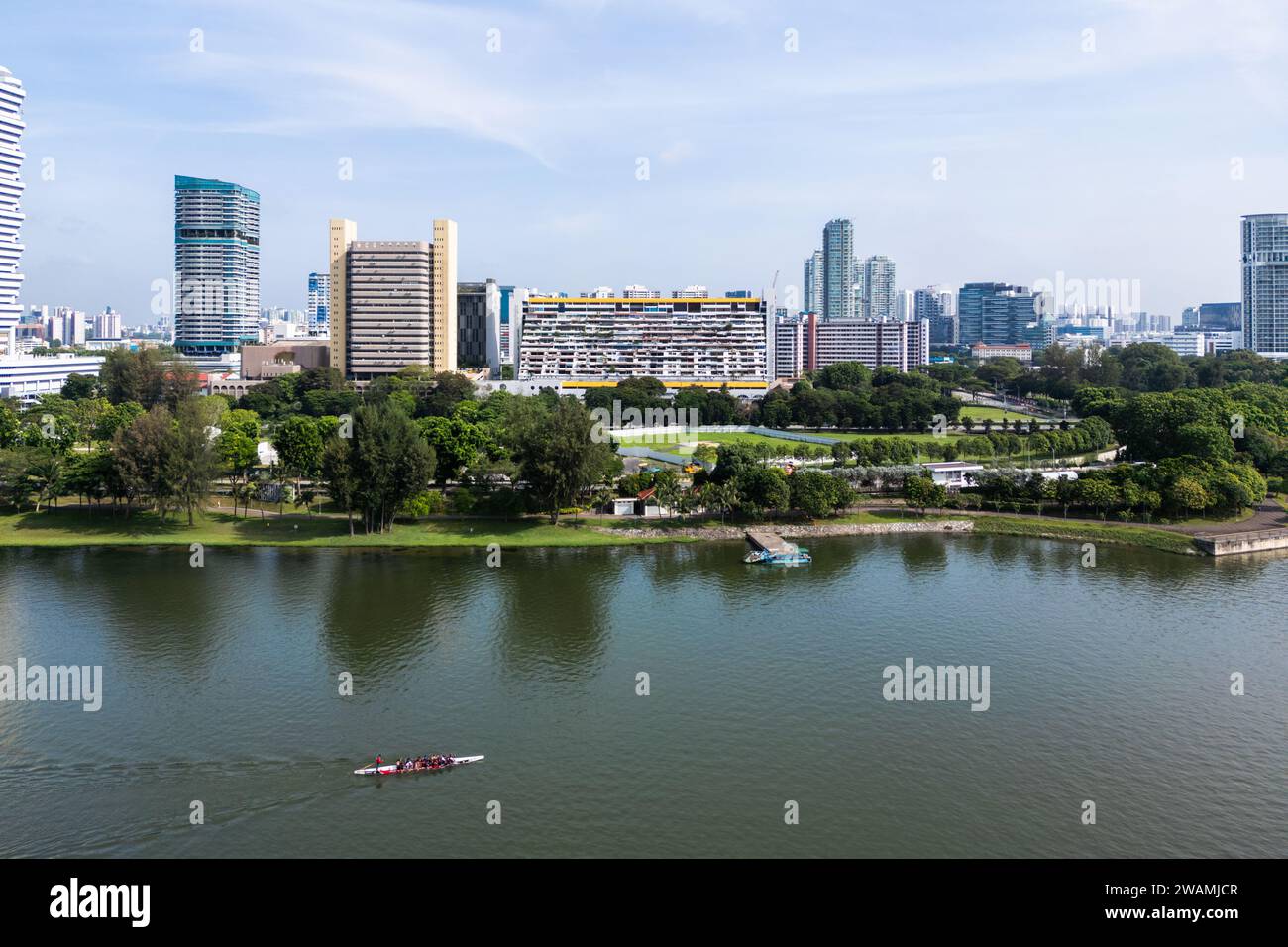 Golden Mile Complex, Luftbild entlang der South Beach Road, Kallang Riverside, mit Golden Mile Tower, DP Architects Stockfoto