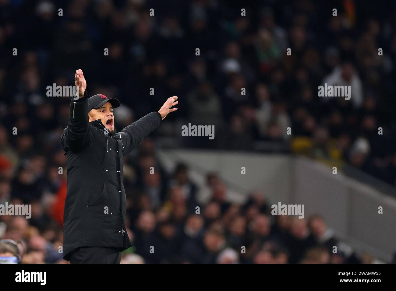 Tottenham Hotspur Stadium, London, Großbritannien. Januar 2024. FA Cup Third Round Football, Tottenham Hotspur gegen Burnley; Burnley Manager Vincent Kompany Credit: Action Plus Sports/Alamy Live News Stockfoto