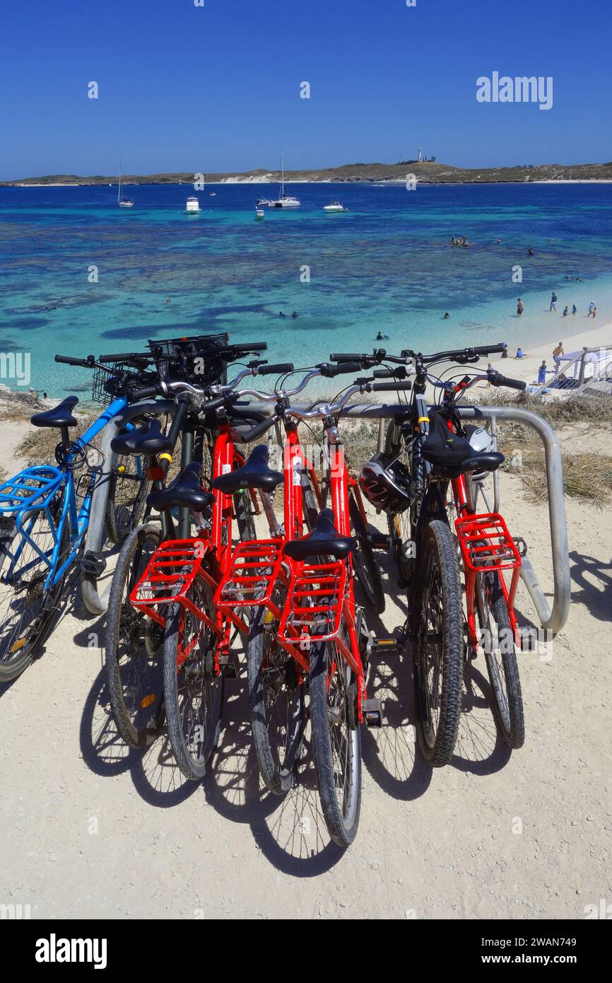 Fahrräder parken in Salmon Bay, Rottnest Island, Western Australia. Keine PR Stockfoto