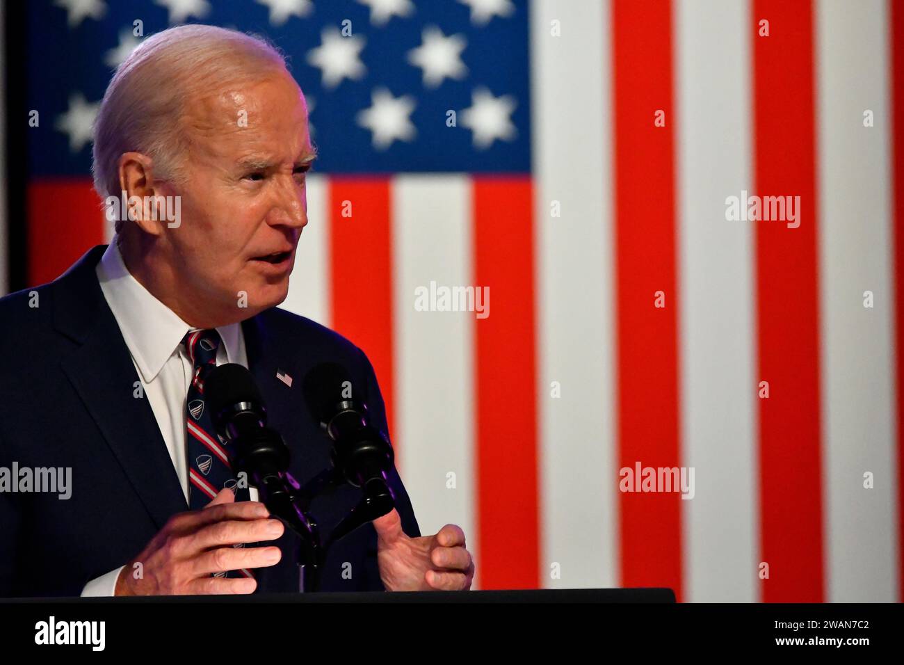 Blue Bell, Usa. Januar 2024. US-Präsident Joe Biden kritisiert den ehemaligen Präsidenten Donald Trump in einer Rede zum Jahrestag der Kapitolunruhen am 5. Januar 2024 in der Nähe des Valley Force National Park in Blue Bell, PA. Quelle: OOgImages/Alamy Live News Stockfoto