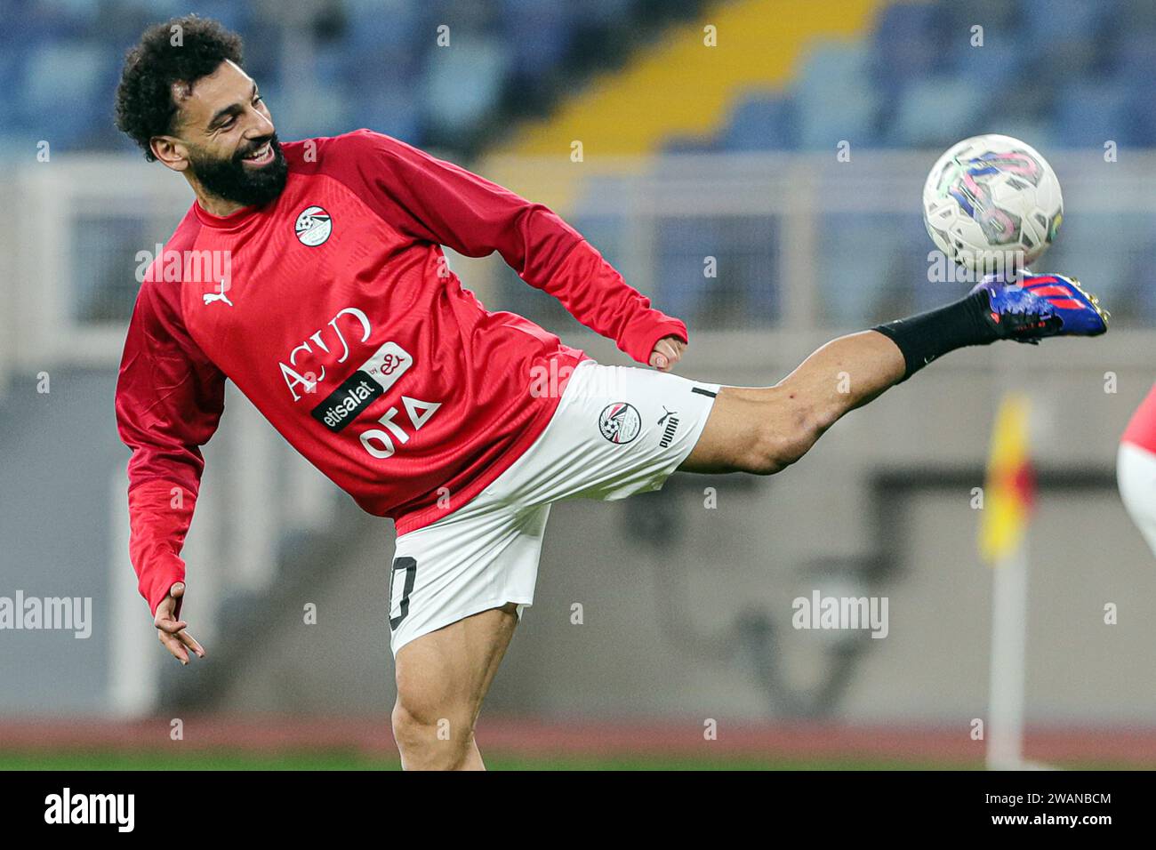 Kairo, Ägypten. Januar 2024. Der ägyptische Fußballnationalspieler Mohamed Salah nimmt am 5. Januar 2024 an einem Training für den Afrikanischen Fußballweltcup Cote d’Ivoire 2023 in Kairo Teil. Quelle: Ahmed Gomaa/Xinhua/Alamy Live News Stockfoto