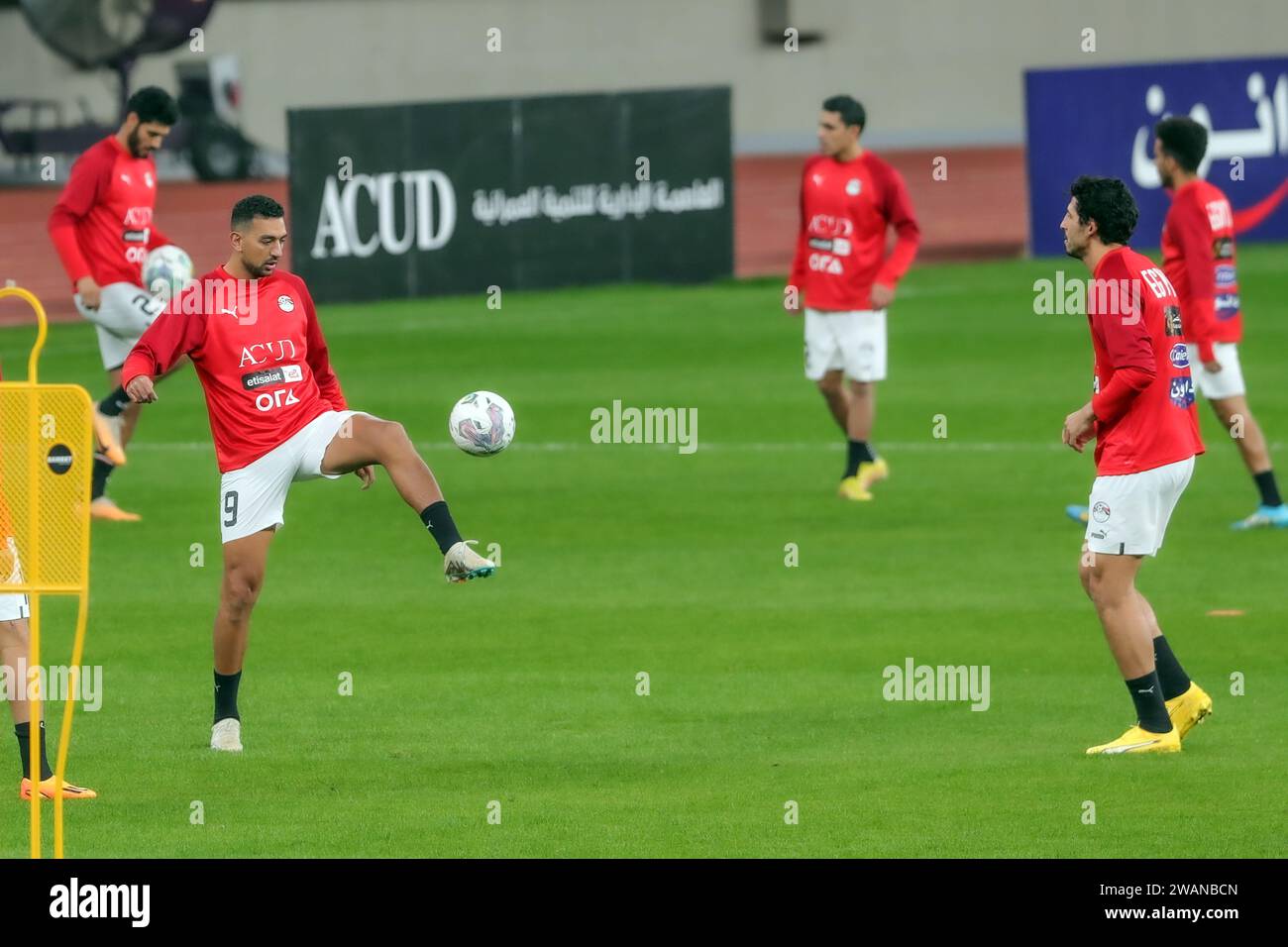 Kairo, Ägypten. Januar 2024. Die ägyptischen Fußballnationalspieler nehmen am 5. Januar 2024 an einer Trainingsveranstaltung für den Afrikanischen Fußballweltcup Cote d'Ivoire 2023 in Kairo Teil. Quelle: Ahmed Gomaa/Xinhua/Alamy Live News Stockfoto