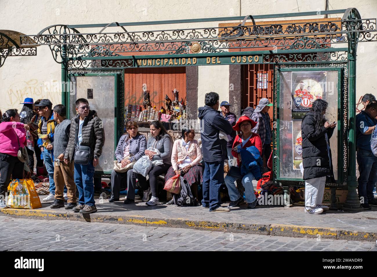 Cusco – Qosqo in der indigenen Sprache Quechua genannt – wurde 1100 n. Chr. gegründet und war einst die blühende Hauptstadt des Inkareiches. Einheimische und Besuch Stockfoto