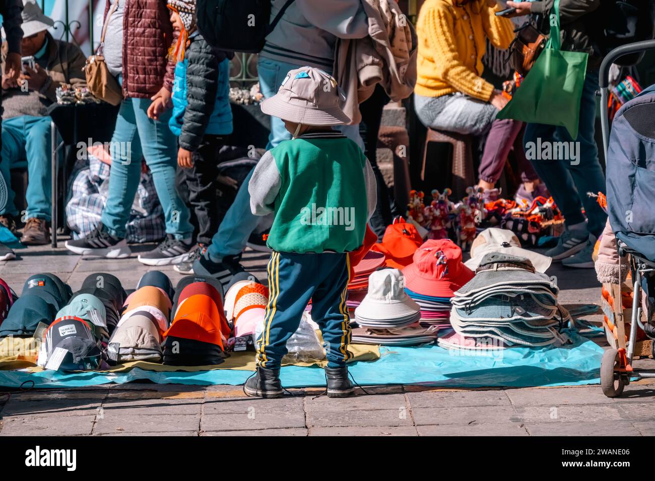 Cusco – Qosqo in der indigenen Sprache Quechua genannt – wurde 1100 n. Chr. gegründet und war einst die blühende Hauptstadt des Inkareiches. Einheimische und Besuch Stockfoto