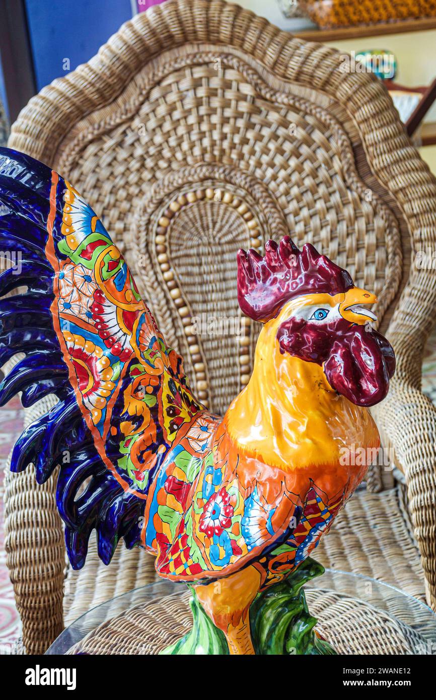 Merida Mexico, Centro Historico Central Historico Central Historic District, Geschenke Souvenirs, Keramikhahn, Korbstuhl, Kunstkollektivgalerie Maya-Kunsthandwerker, Insid Stockfoto