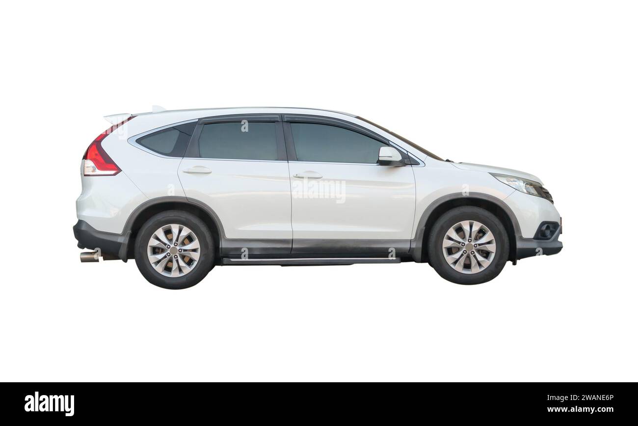 Das weiße luxuriöse SUV-Auto ist isoliert auf weißem Hintergrund mit Beschneidungspfad. Stockfoto