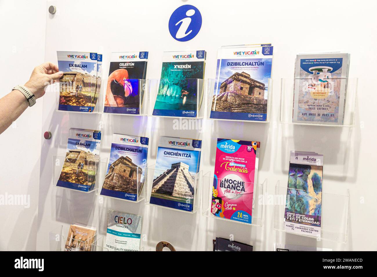 Merida Mexico,Centro Historico Central Historico Central Historico Central Historic District,Visitors Center Information Broschüren Ordner,innen innen innen innen innen, mexikanische Hispanic Stockfoto
