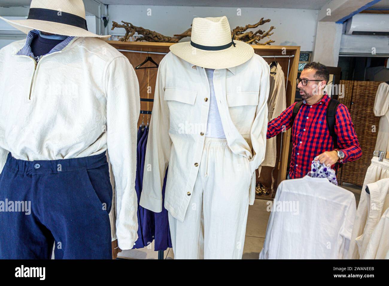 Merida Mexico, Centro Historico Central Historico Central Historico, Herrenbekleidung, Mann Männer Männer männlich, Erwachsene, Bewohner, innen innen innen drinnen, Geschäft Geschäft Geschäft Geschäft Geschäft mercha Stockfoto