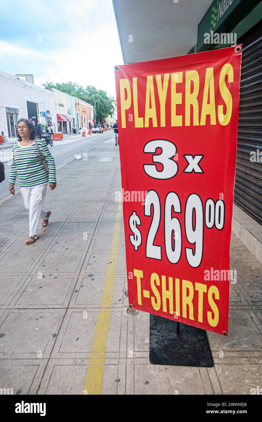 Merida Mexico, zentrales historisches Viertel, T-Shirts T-Shirts, Playeras Beachwear, Frauen Frauen Frauen Frauen Frauen Frauen Frauen Frauen Frauen Frauen, Erwachsene, Bewohner, Schilder Informationen Stockfoto