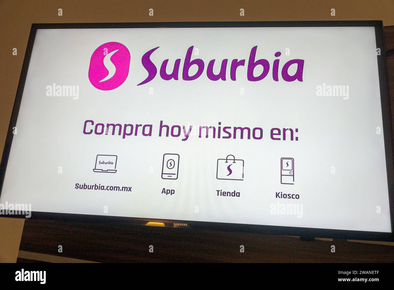 Merida Mexico, Centro Historico Central Historico, zentrales historisches Viertel, tv Kabel tv Monitor Bildschirm, kommerzielle Werbung, kaufen suburbia.com.mx,app Web-sit Stockfoto