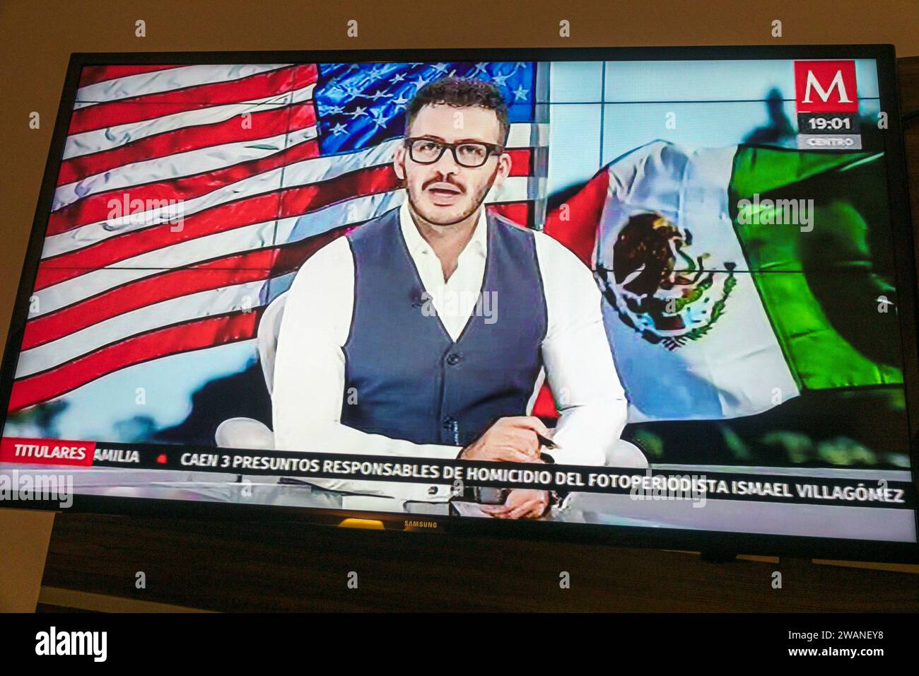 Merida Mexico, Centro Historico Central Historico Central Historico, TV Kabel tv Monitor Bildschirm, Nachrichten Moderator Anker Pedro Gamboa, Mann Männer männlich, Erwachsene, mexikanische H Stockfoto