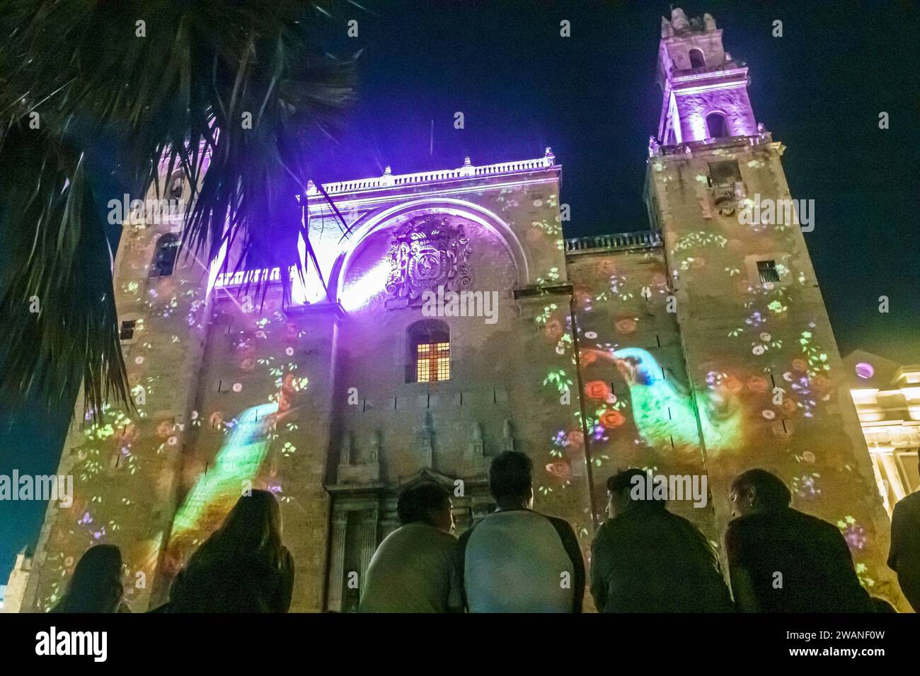 Merida Mexico, zentrales historisches Zentrum, Licht-Sound-Show, Piedras Sagradas Heilige Steine, projizierte Gebäudefläche, Catedral de Merida Stockfoto