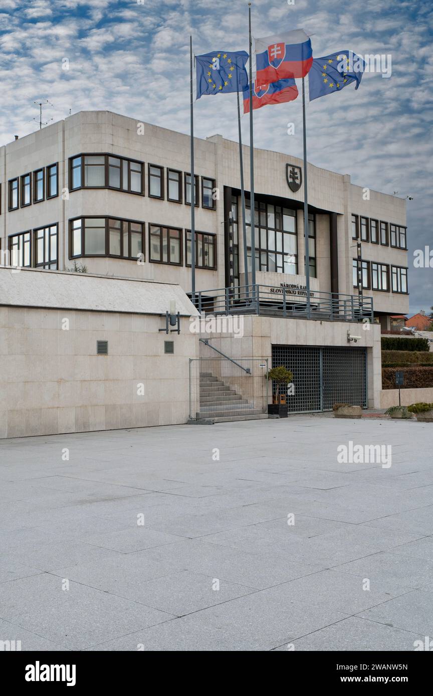Das Gebäude des Nationalrates der Slowakischen Republik ( Narodna rada Slovenskej republiky ) in Bratislava. Slowakei. Stockfoto