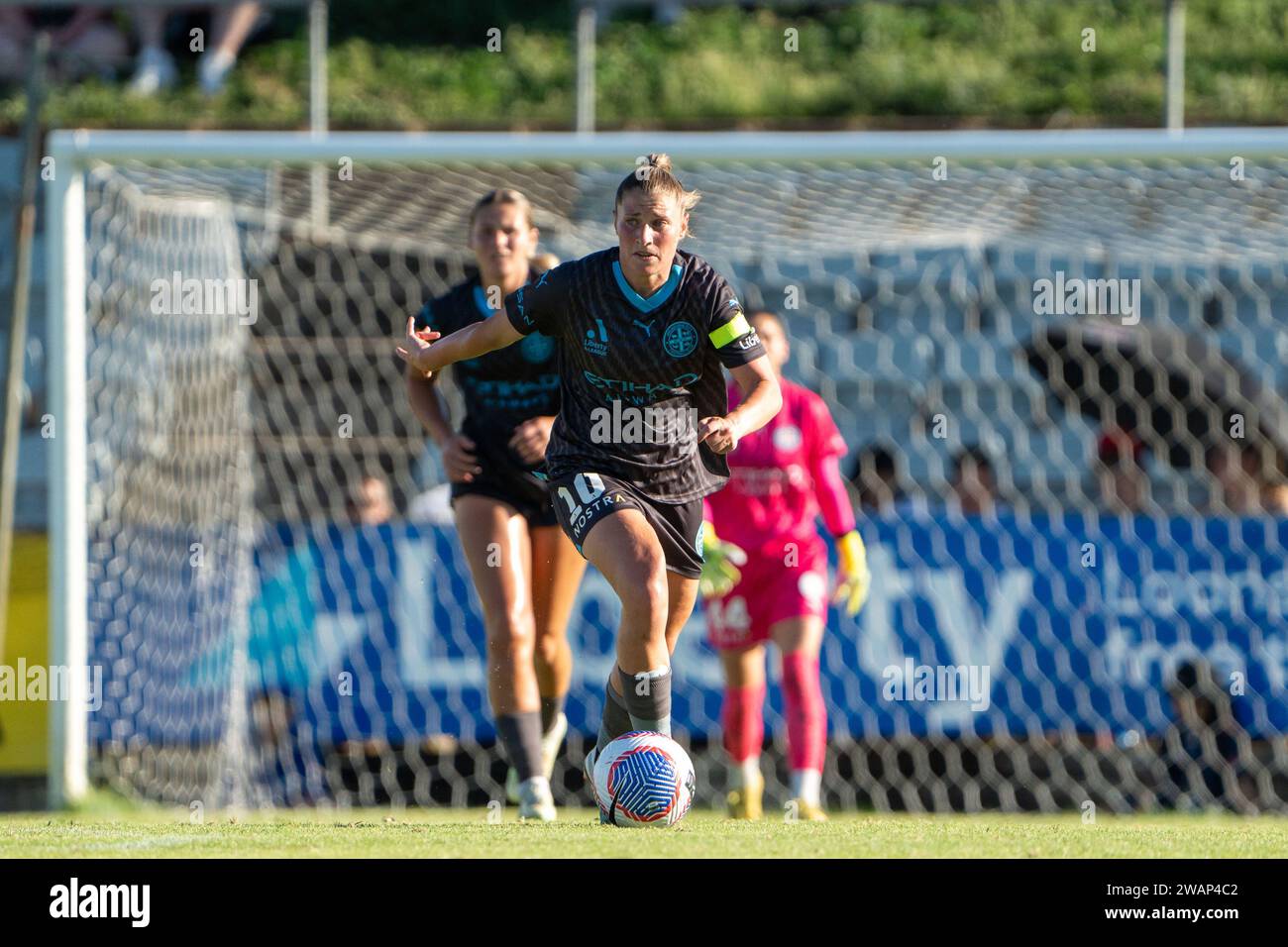 Adelaide, Australien. Januar 2024. Adelaide, Australien, 6. Januar 2024: Rhianna Pollicina (10 Melbourne City) läuft mit dem Ball während des Liberty A-League-Spiels zwischen Adelaide United und Melbourne City im Marden Sports Complex in Adelaide, Australien (Noe Llamas/SPP) Credit: SPP Sport Press Photo. /Alamy Live News Stockfoto