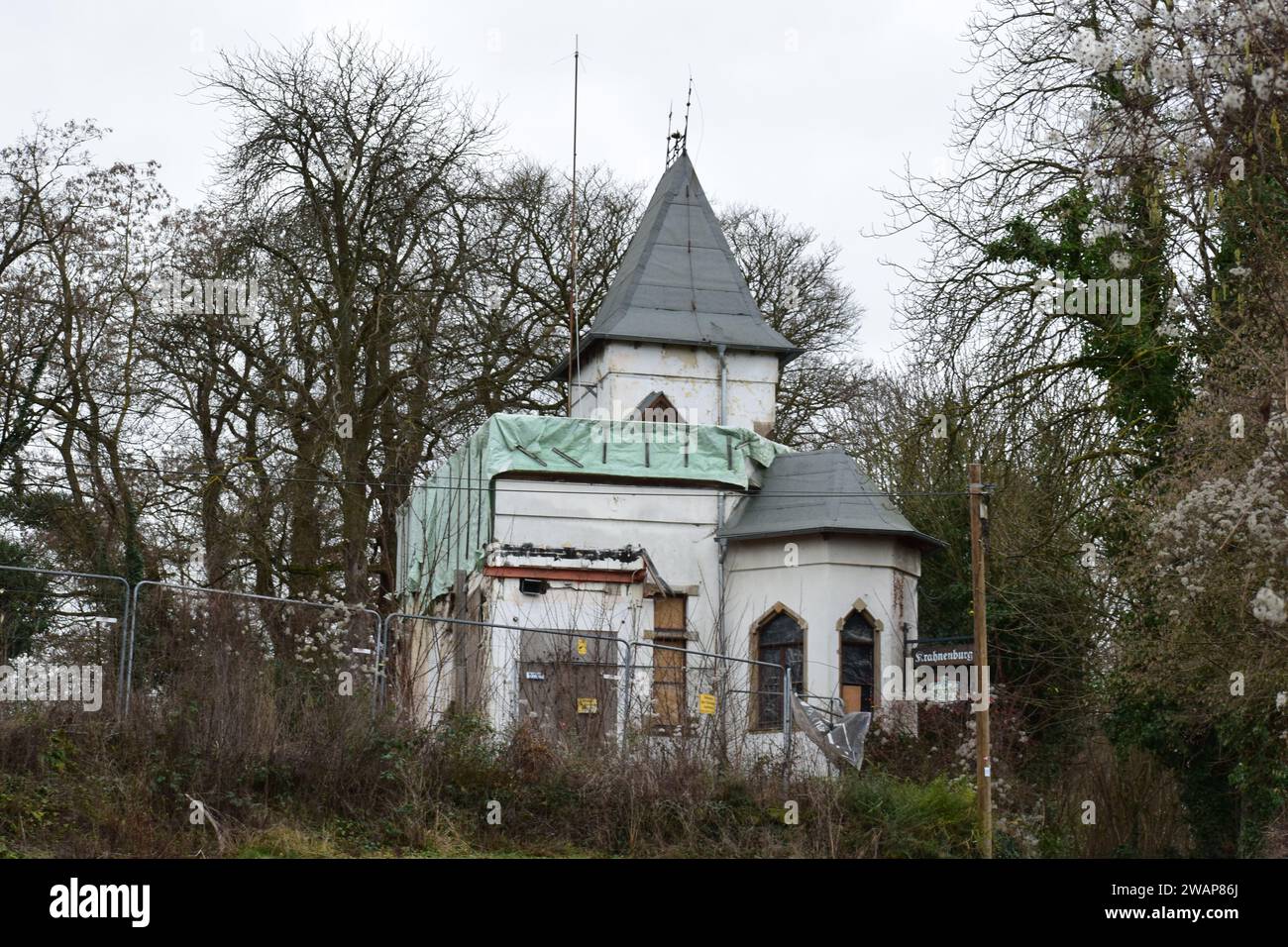 Verlassene Krahnenburg am Krahnenberg Stockfoto