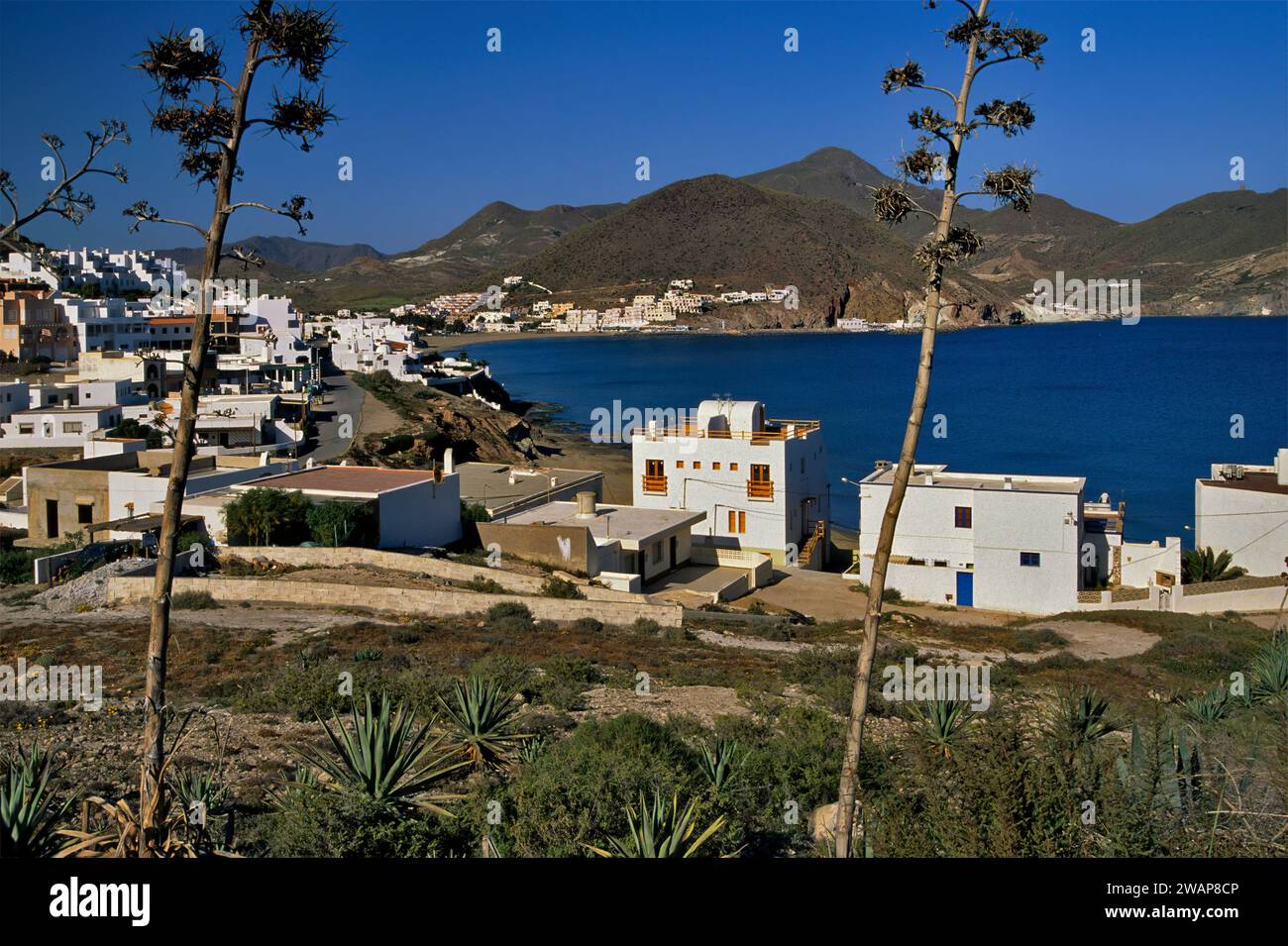 Ferienort San Jose über dem Mittelmeer in der Nähe von Cabo de Gata, Costa de Almeria, Costa del Sol, Andalusien, Spanien Stockfoto