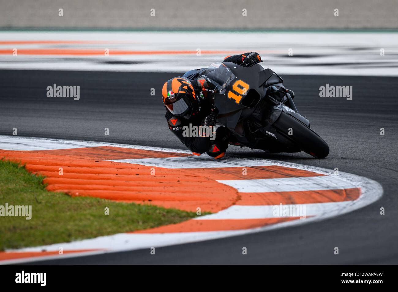 Der italienische MotoGP-Fahrer Luca Marini trainierte zum ersten Mal mit dem Repsol Honda Team HRC auf dem Valencia Circuit. Stockfoto