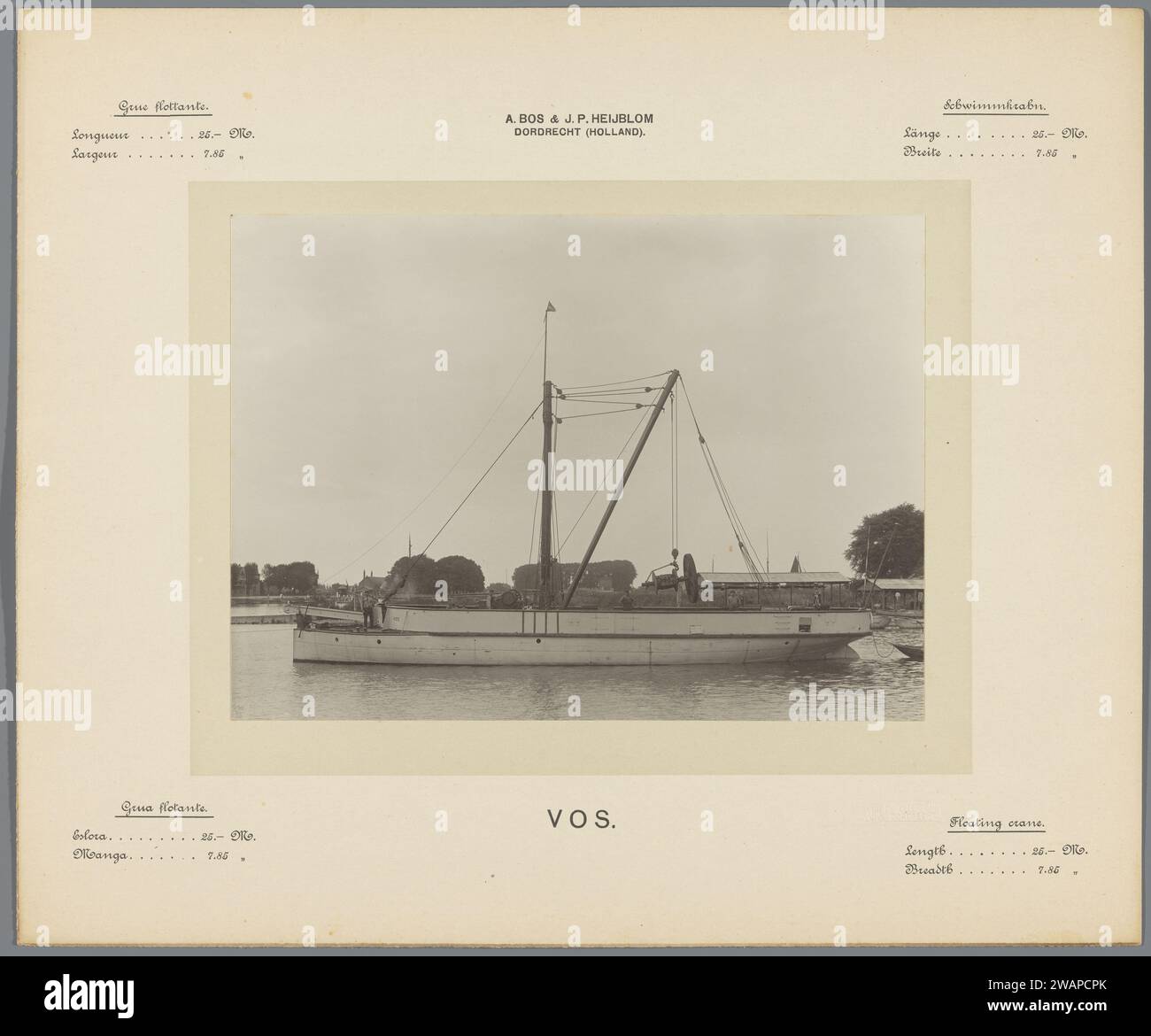 Sie Henry Jacob, ca. 1900 - ca. 1910 Foto schwimmender Wasserhahn Vos. Foto auf Karton mit technischen Informationen über das Schiff in Deutsch, Französisch, Spanisch und Englisch. Teil des Ordners mit 44 Fotos von Baggern der Firma A. Bos & J.P. Heijblom in Dordrecht. Dordrecht fotografische Unterstützung. Karton Gelatine Silberdruck Bagger, Baggermaschine. Maschine wird von Dampf angetrieben. Dampfschiff, Motorschiff (+ Antrieb von Fahrzeug, Schiff usw. durch Dampf) Stockfoto