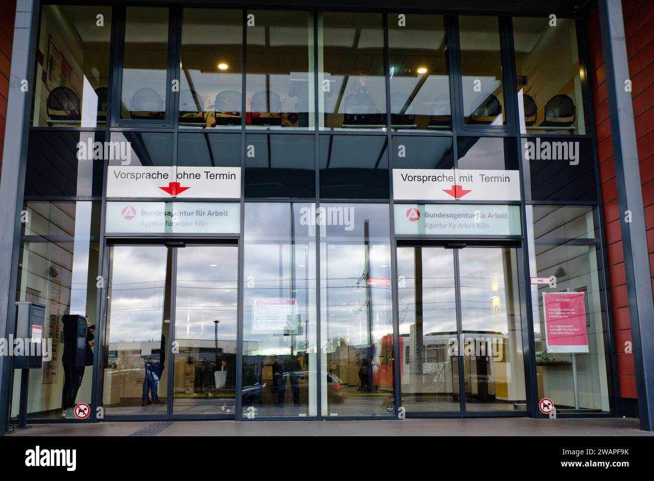 Köln, Deutschland 05. Januar 2024: Eingangsbereich der kölner Niederlassung der Bundesagentur für Arbeit Stockfoto