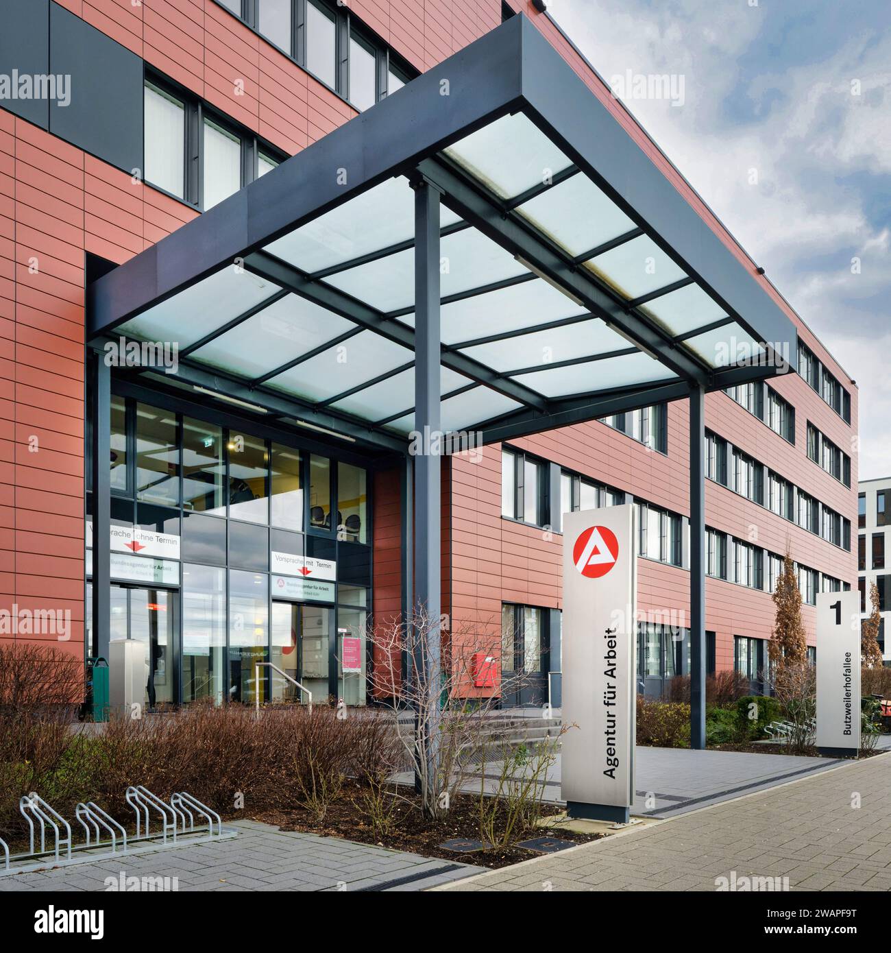 Köln, Deutschland 05. Januar 2024: Eingangsbereich der kölner Niederlassung der Bundesagentur für Arbeit Stockfoto