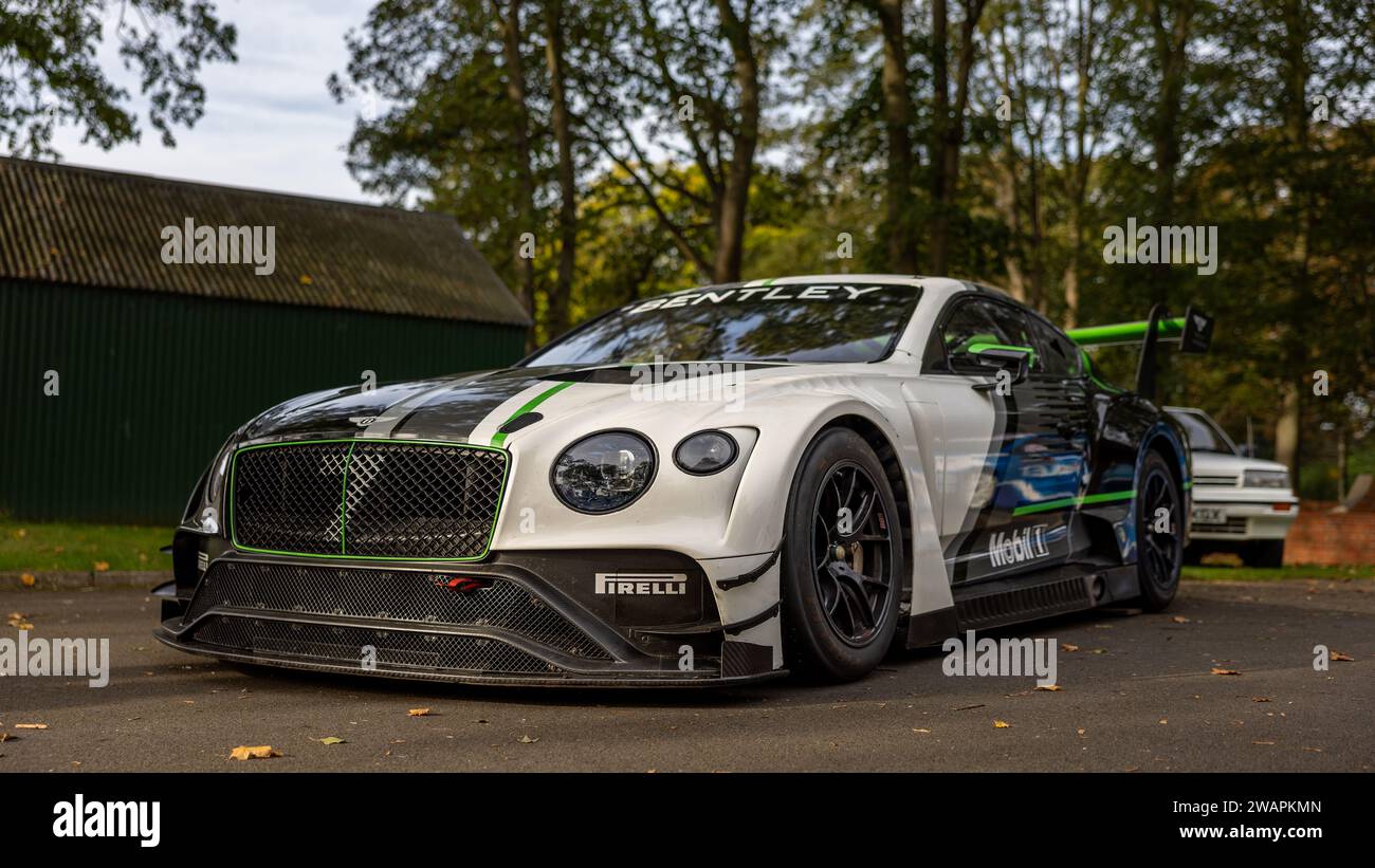 2016 Bentley Continental GT3s, ausgestellt auf dem Bicester Heritage Scramble am 8. Oktober 2023. Stockfoto