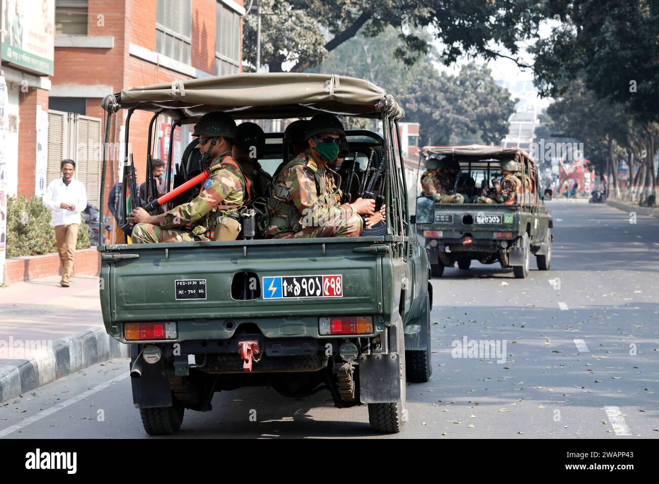 Dhaka, Bangladesch - 6. Januar 2024: Die 12. Parlamentswahlen die Armee von Bangladesch leistet ihre Arbeit, um der Zivilverwaltung bei der Aufrechterhaltung des Rechts zu helfen Stockfoto