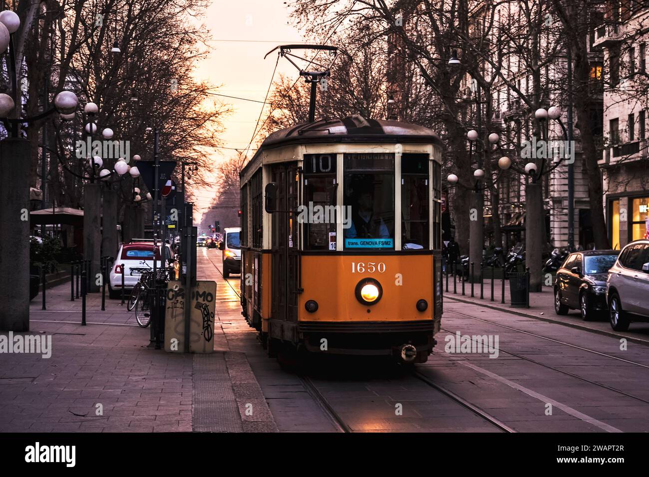 Foto mit der Straßenbahn 1650, die im Zentrum von mailand verkehrt Stockfoto