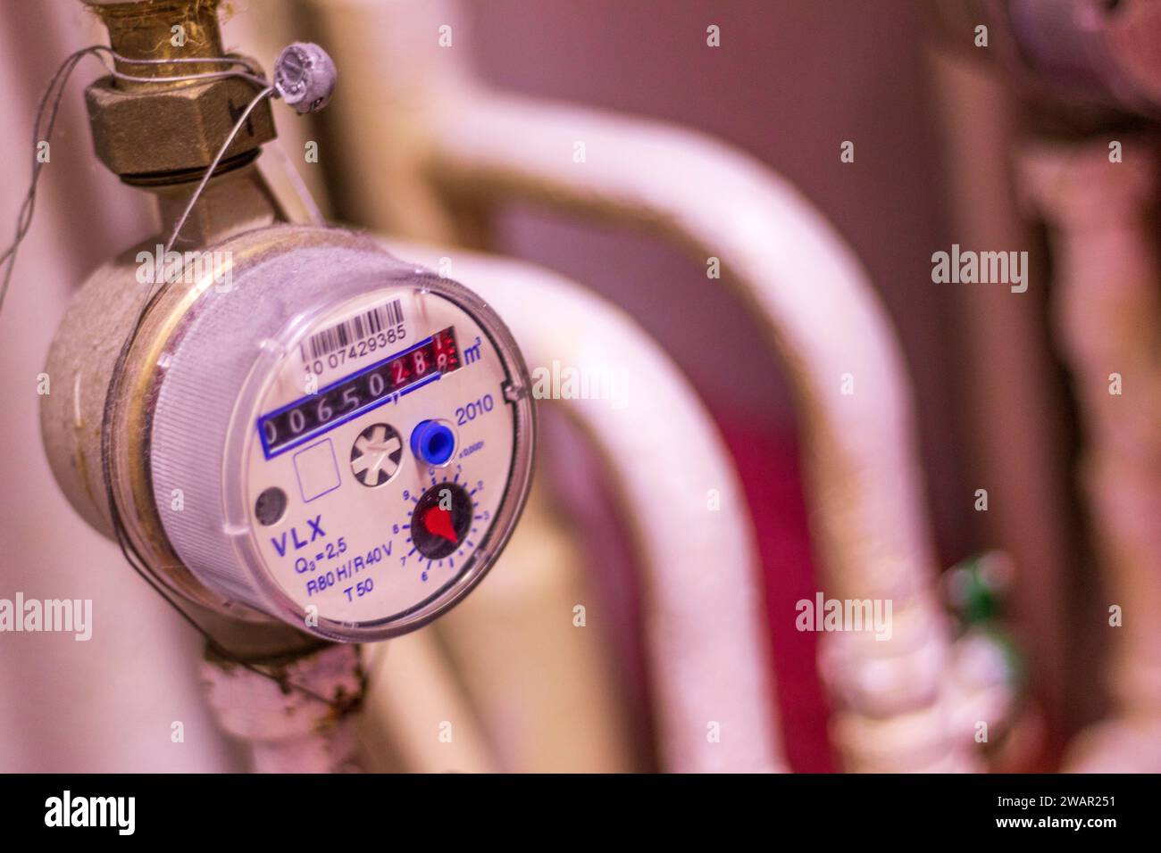 Nahaufnahme des versiegelten Hauswasserzählers Stockfoto