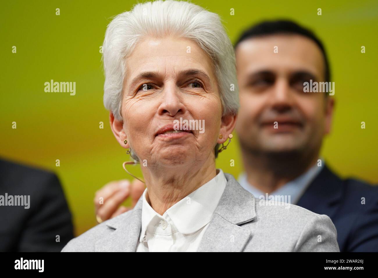 FDP Dreikoenigstreffen in Stuttgart Marie-Agnes Strack-Zimmermann FDP gelassen und entspannt auf der Buehne nach der Dreikoenigskundgebung der Freien Demokraten im Opernhaus, Stuttgart, 06.01.2024 Stuttgart Baden-Württemberg Deutschland *** FDP Dreikönigstreffen in Stuttgart Marie Agnes Strack Zimmermann FDP ruhig und entspannt auf der Bühne nach der Dreikönigstreffen der Freien Demokraten in der Oper Stuttgart, 06 01 2024 Stuttgart Baden-Württemberg Deutschland Stockfoto