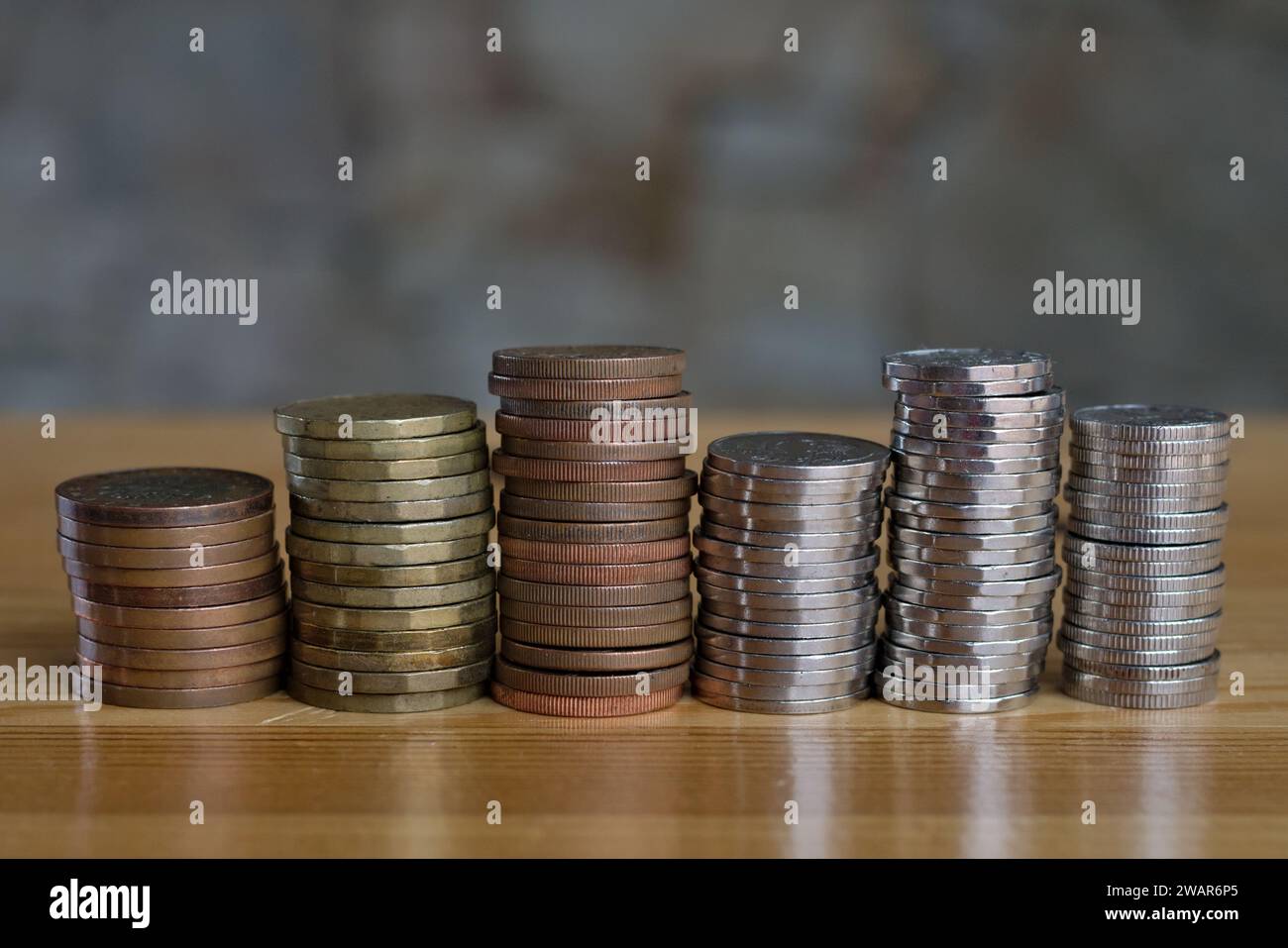 Geldmünzen Säulen, tschechische Krone Währung. Geld, Bussinen, Wirtschaft, Banken Konzeptfoto. Coins Saving Concept. Stockfoto