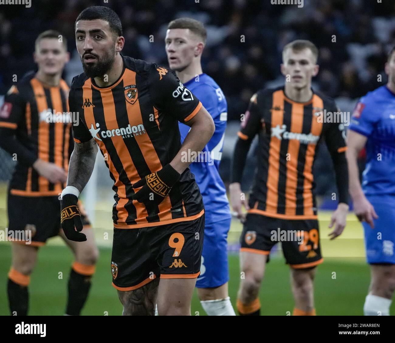 RUMPF, GROSSBRITANNIEN. Januar 2024. Emirates FA Cup: Hull City AFC gegen Birmingham City FC. Allahyar Sayyadmanesh aus Hull City wartet auf den Ball. Paul Whitehurst/Alamy Live News Stockfoto