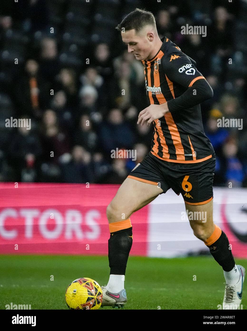 RUMPF, GROSSBRITANNIEN. Januar 2024. Emirates FA Cup: Hull City AFC gegen Birmingham City FC. Sean McLoughlin aus Hull City am Ball. Paul Whitehurst/Alamy Live News Stockfoto