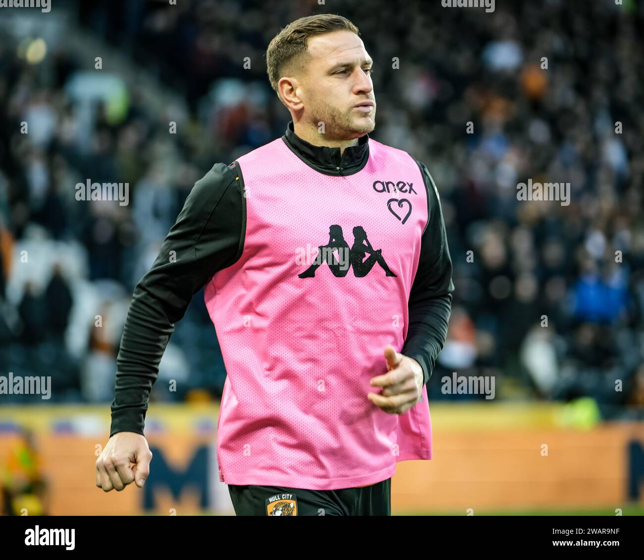 RUMPF, GROSSBRITANNIEN. Januar 2024. Emirates FA Cup: Hull City AFC gegen Birmingham City FC. Billy Sharp, neuer Vertrag für Hull City kommt von der Bank, um sich aufzuwärmen. Paul Whitehurst/Alamy Live News Stockfoto