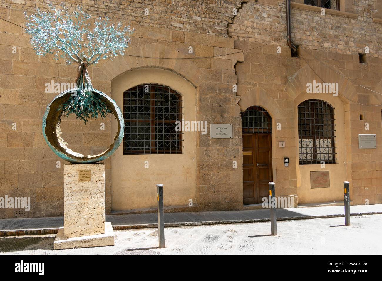 Florenz, Italien, 25. Juli 2023. Der Baum des Friedens, Andrea Roggi, gewidmet den Opfern des Angriffs in der Via dei Georgofili Stockfoto