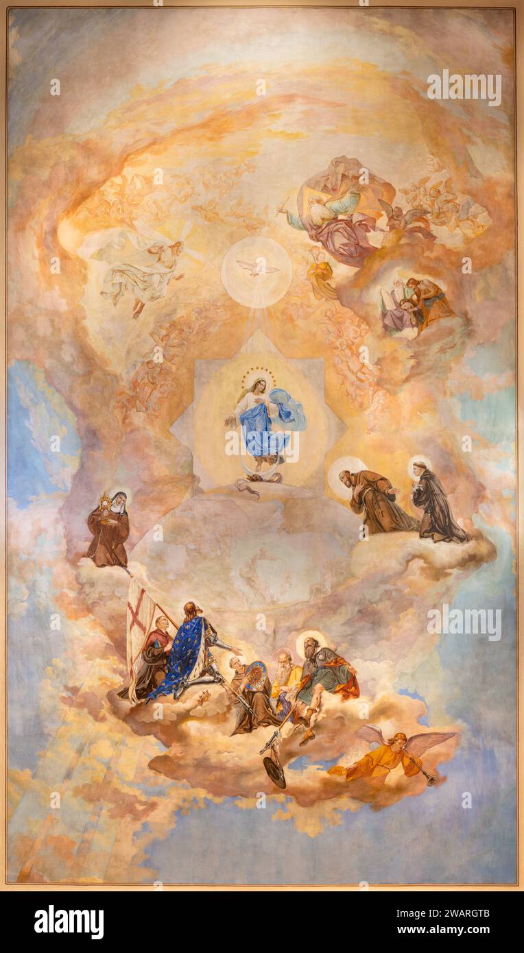 VICENZA, ITALIEN - 7. NOVEMBER 2023: Das Deckenfresko der Unbefleckten Empfängnis mit der Heiligen Dreifaltigkeit und Heiligen in der Kirche Chiesa di Santa Lucia Stockfoto