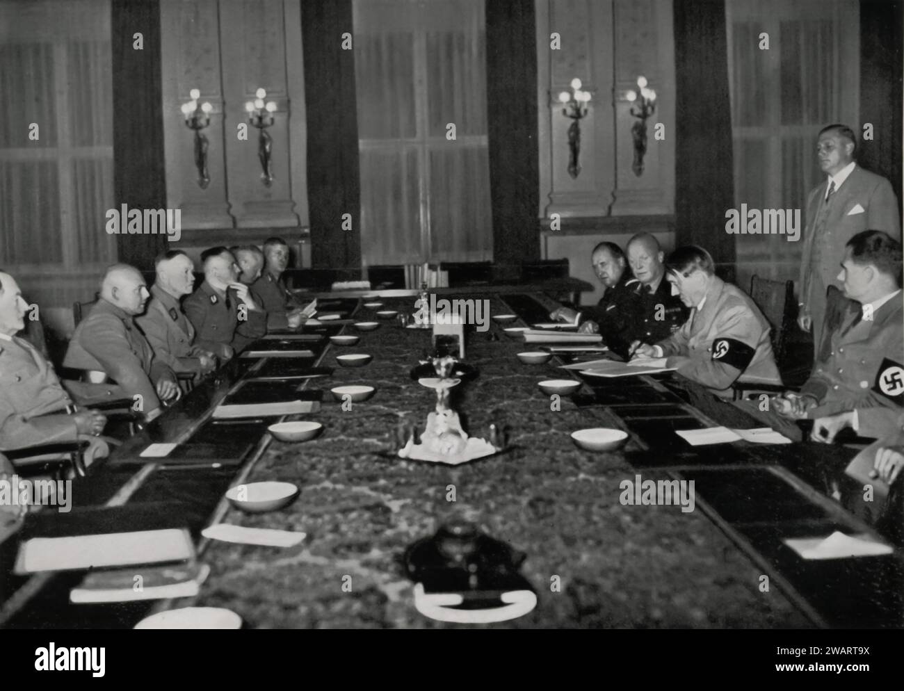 In der Reichskanzlei findet eine Sitzung der Reichsgouverneure unter