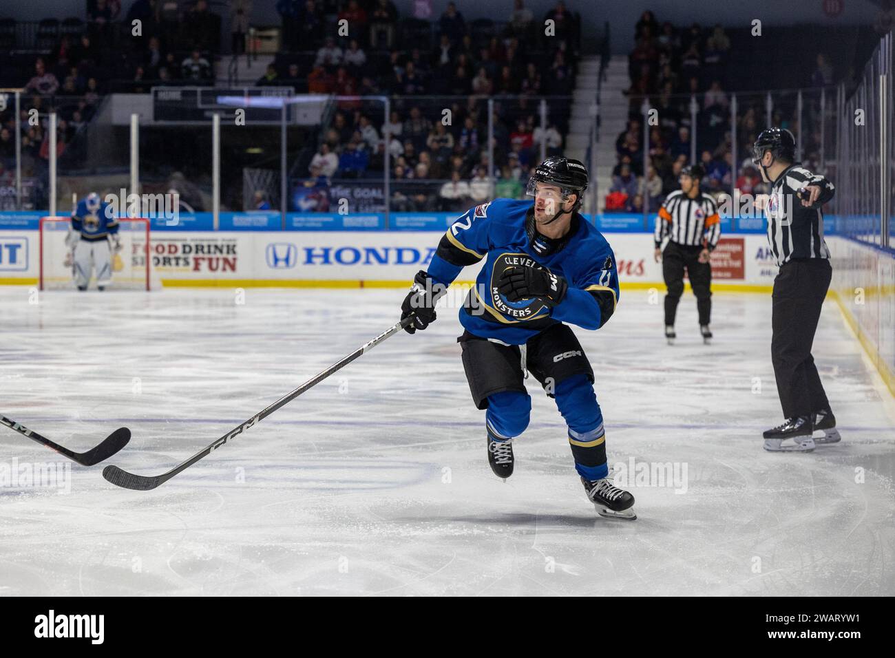 5. Januar 2024: Cleveland Monsters Stürmer Owen Dillinger (12) Skates in der ersten Periode gegen die Rochester Americans. Die Rochester Americans veranstalteten die Cleveland Monsters in einem Spiel der American Hockey League in der Blue Cross Arena in Rochester, New York. (Jonathan Tenca/CSM) Stockfoto