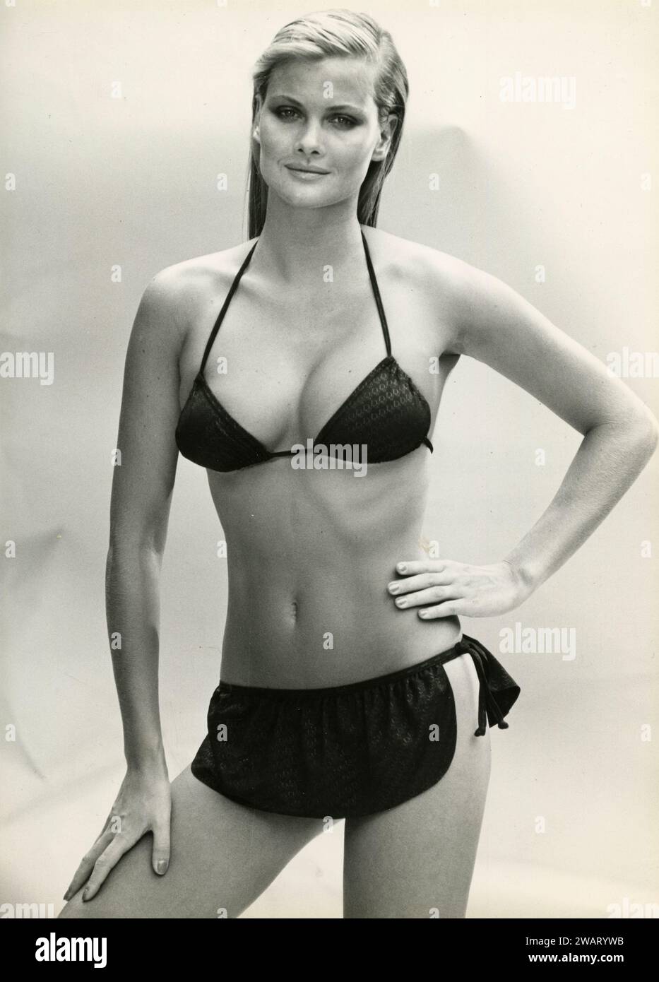 Modemodell im Badeanzug, 1982 Stockfoto