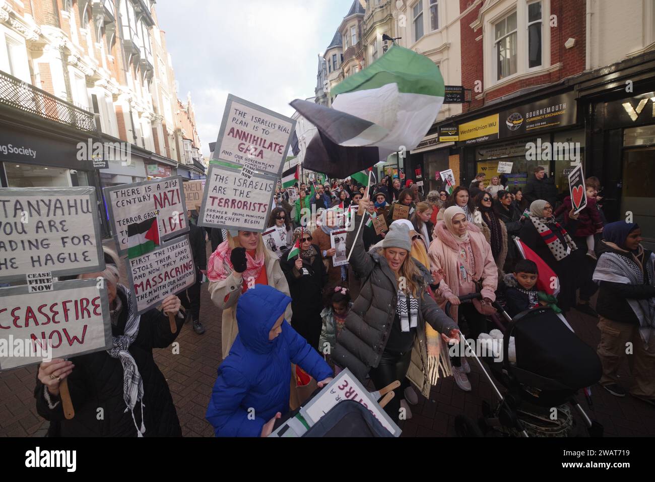 Über 200 marschierten am 6. Januar 2025 durch Bournemouth für eine Waffenruhe in Gaza. Viele in 