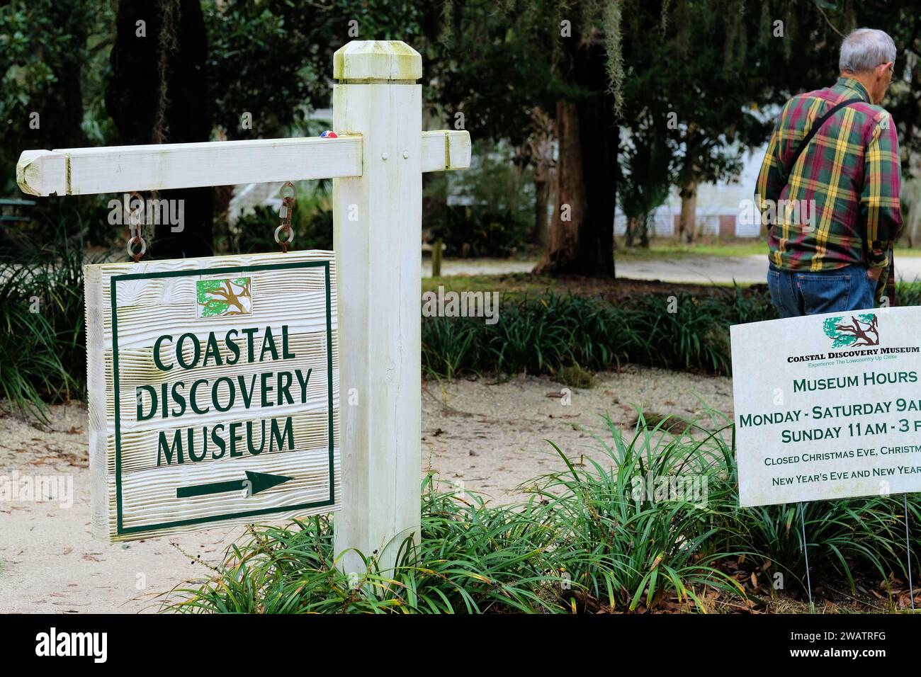 Schild zum Eingang des Coastal Discovery Museum, einem interaktiven Lernzentrum mit Bildungsprogrammen in Hilton Head, South Carolina. Stockfoto